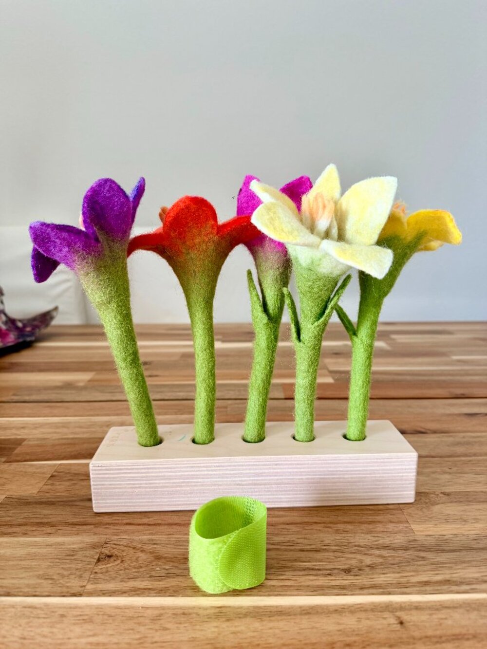 Lovevery Felt 5 Flowers & Wooden Base Toy